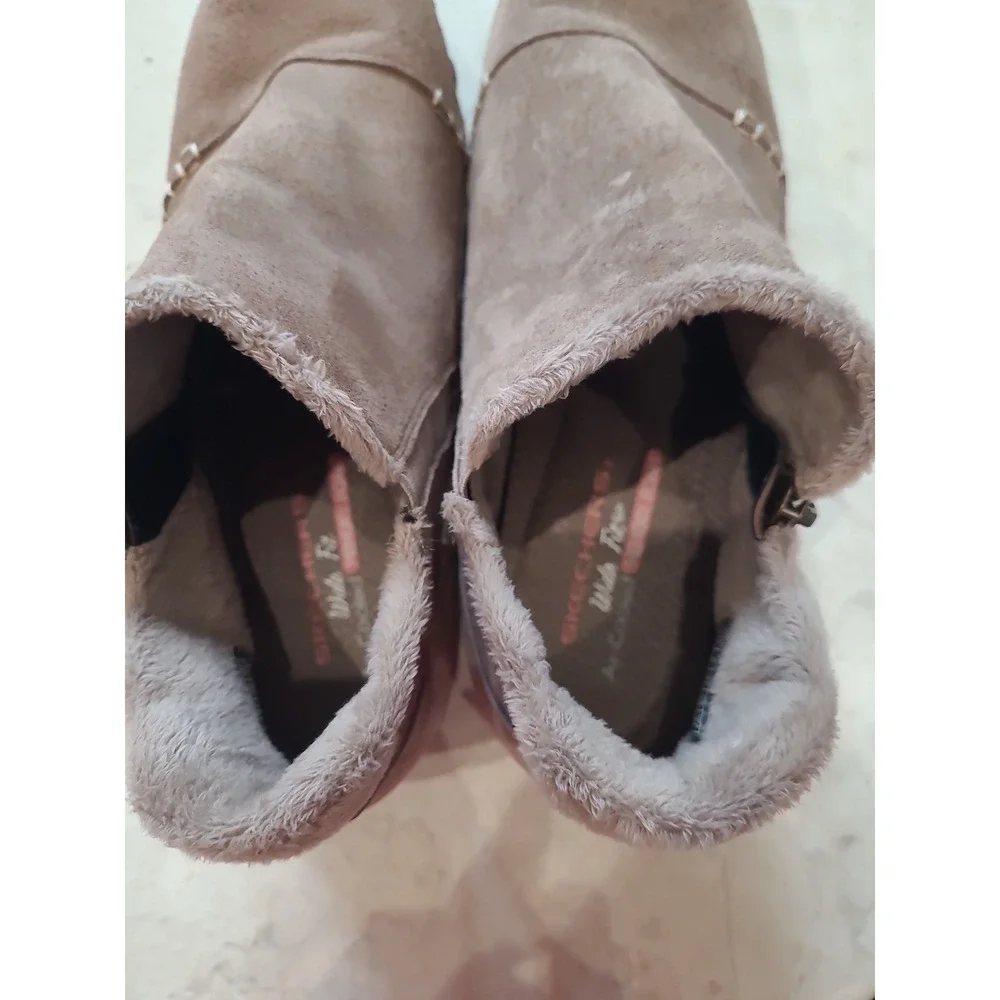Skechers Wide Width Women SZ 11 Memory Foam Air cooled Tan Suede‎ lined booties